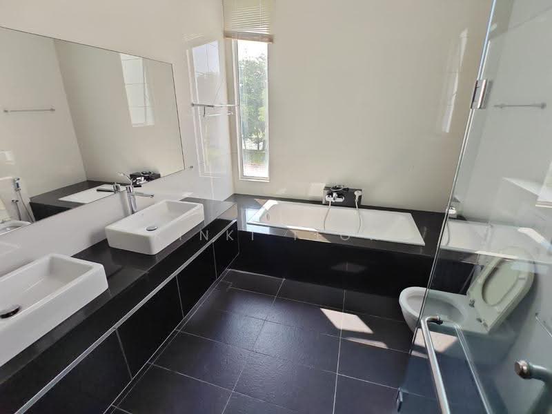 Semi-Detached House for Rent in East Ledang (Iskandar Puteri (Nusajaya)) - Kinki Teow - Bathroom - PropertyGuru.com.my