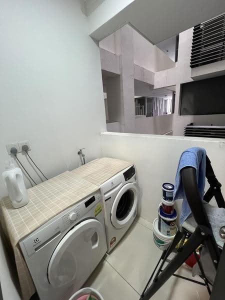 Kediaman Servis untuk Disewa di Emira Residence - Yeoh WY - Balcony - PropertyGuru.com.my