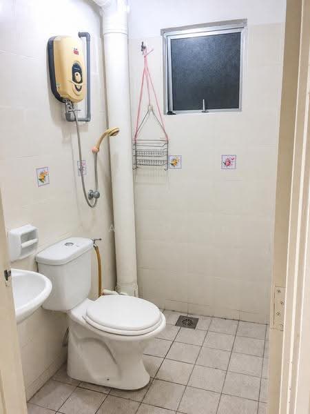 Kediaman Servis untuk Dijual di Avelon Tower @ Plaza Medan Putra - Evan Chan - Bathroom - PropertyGuru.com.my