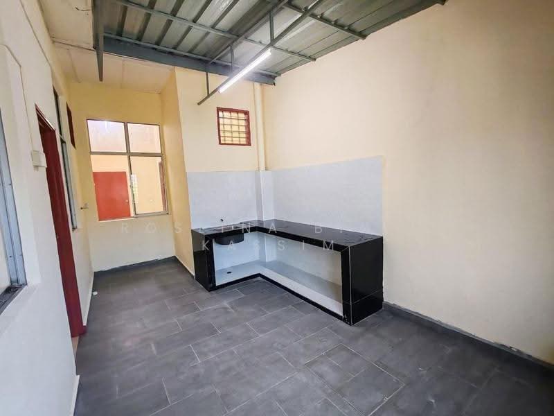 Rumah Teres 1-Tingkat untuk Dijual di Skudai (Johor) - Roslina Binti Kassim - Kitchen - PropertyGuru.com.my