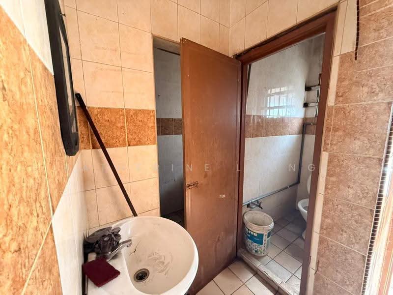 Kedai untuk Disewa di Rawang (Selangor) - Katherine Leong - Bathroom - PropertyGuru.com.my