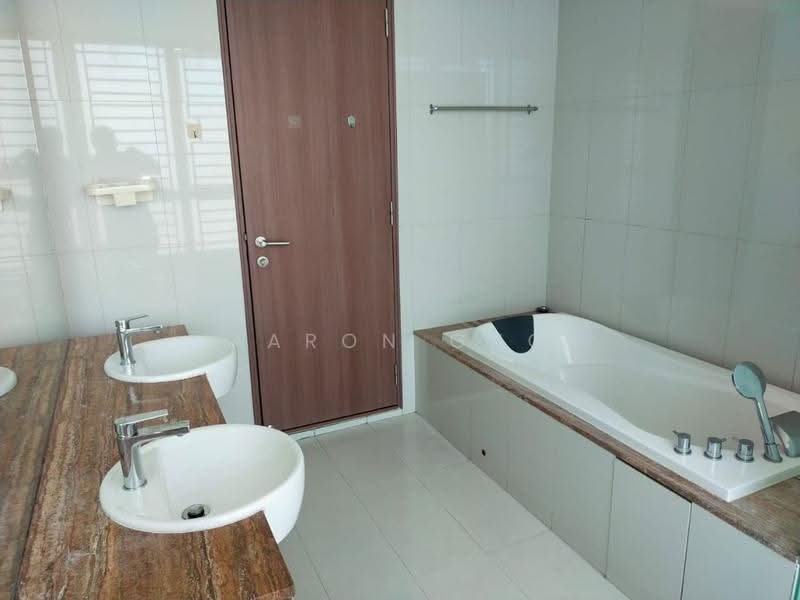 Kondominium untuk Dijual di Central Park condominium - Aaron Gho - Bathroom - PropertyGuru.com.my