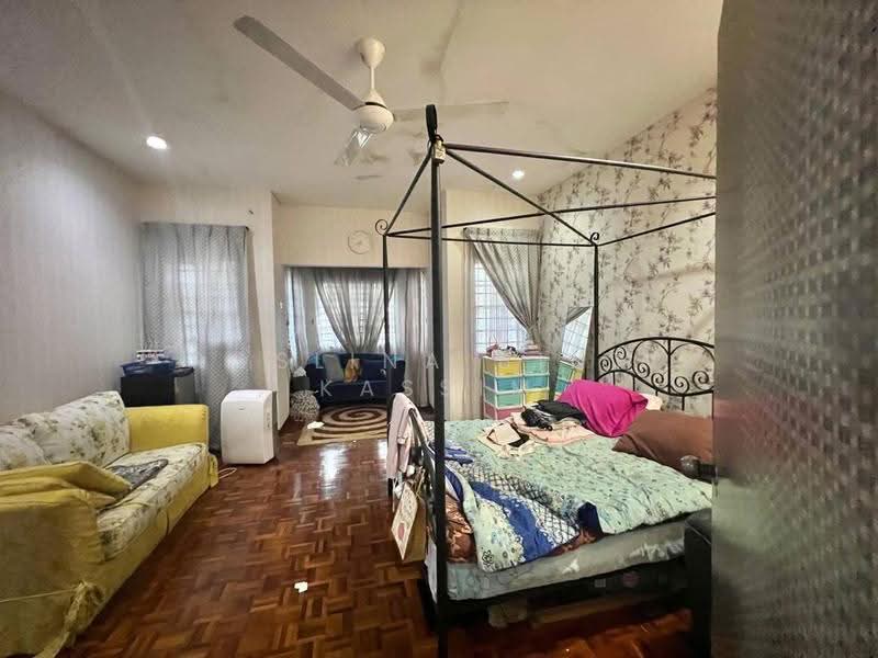 2-storey Terraced House for Sale in Bandar Putra Kulai (Kulai) - Roslina Binti Kassim - Bedroom - PropertyGuru.com.my