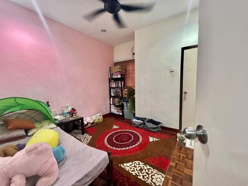 2-storey Terraced House for Sale in Bandar Putra Kulai (Kulai) - Roslina Binti Kassim - Bedroom - PropertyGuru.com.my