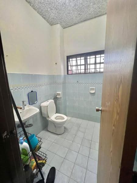 2-storey Terraced House for Sale in Bandar Putra Kulai (Kulai) - Roslina Binti Kassim - Bathroom - PropertyGuru.com.my