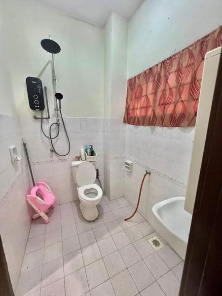 2-storey Terraced House for Sale in Bandar Putra Kulai (Kulai) - Roslina Binti Kassim - Bathroom - PropertyGuru.com.my