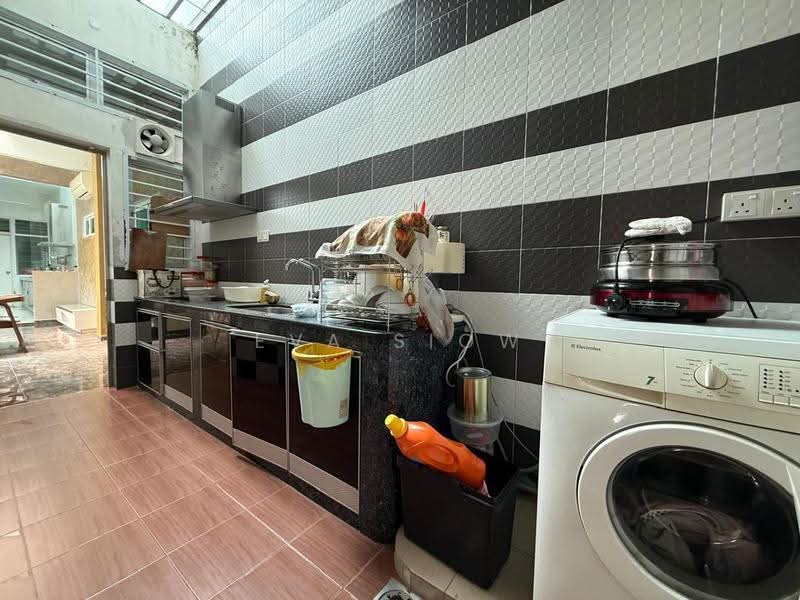 Cluster House for Sale in Bukit Indah (Iskandar Puteri (Nusajaya)) - Eva Siow - Kitchen - PropertyGuru.com.my