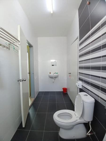 Cluster House for Sale in Taman Pulai Hijauan (Skudai) - Eva Siow - Bathroom - PropertyGuru.com.my