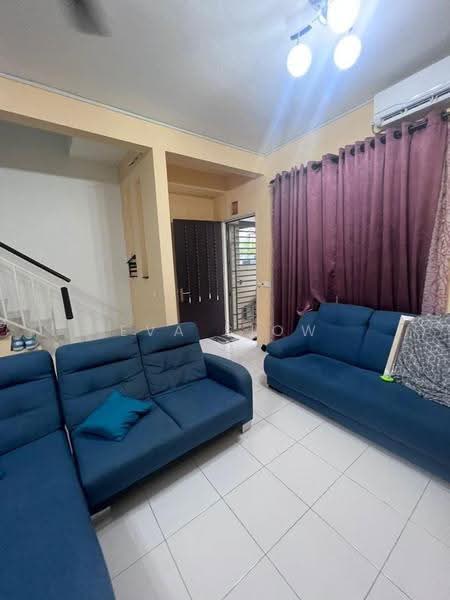 Rumah Teres 2-Tingkat untuk Disewa di Taman Bestari Perdana (Pasir Gudang) - Eva Siow - Living Room - PropertyGuru.com.my