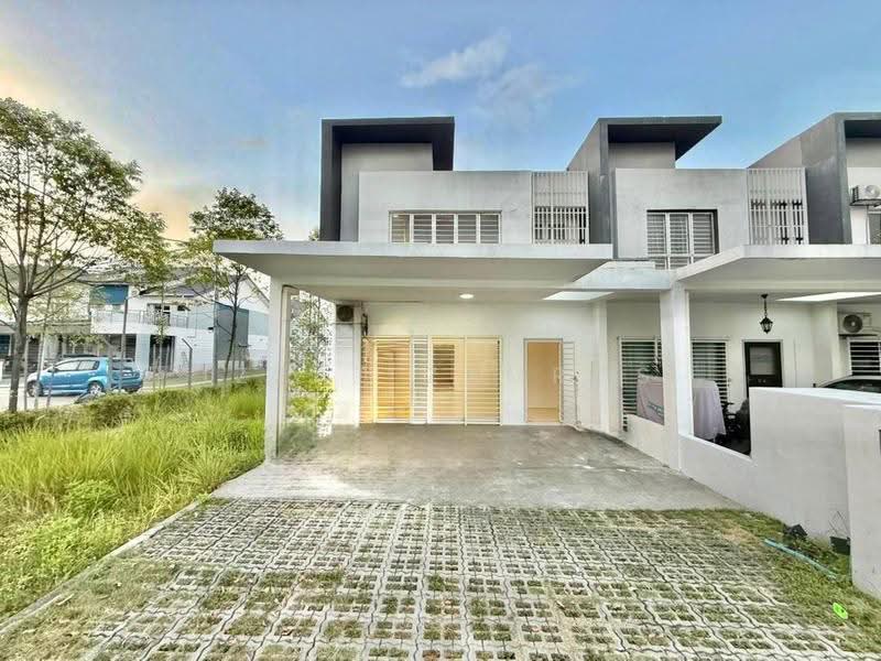 Rumah Teres 2-Tingkat untuk Dijual di Cybersouth (Dengkil) - Izzat Zamros - PropertyGuru.com.my