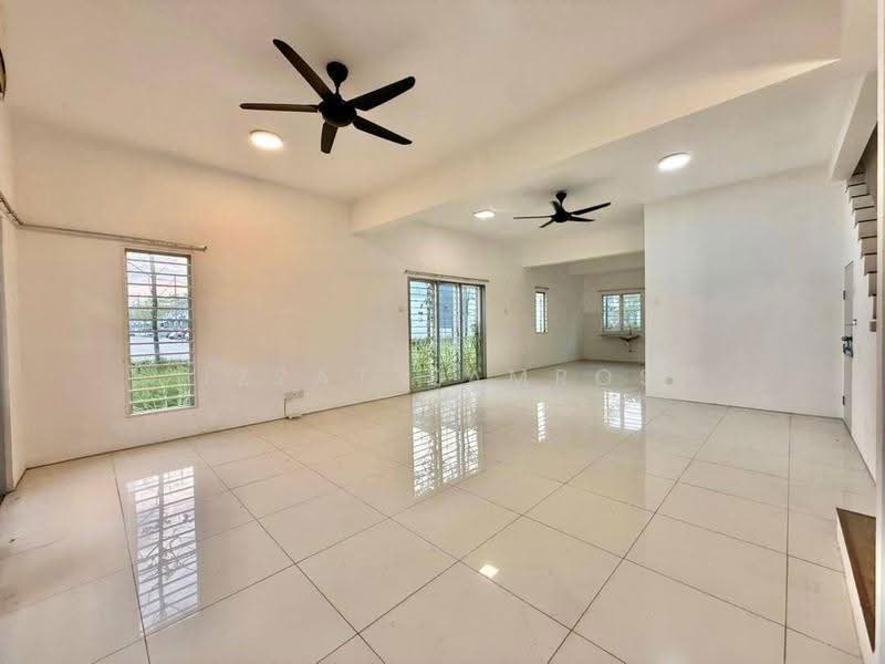 Rumah Teres 2-Tingkat untuk Dijual di Cybersouth (Dengkil) - Izzat Zamros - PropertyGuru.com.my