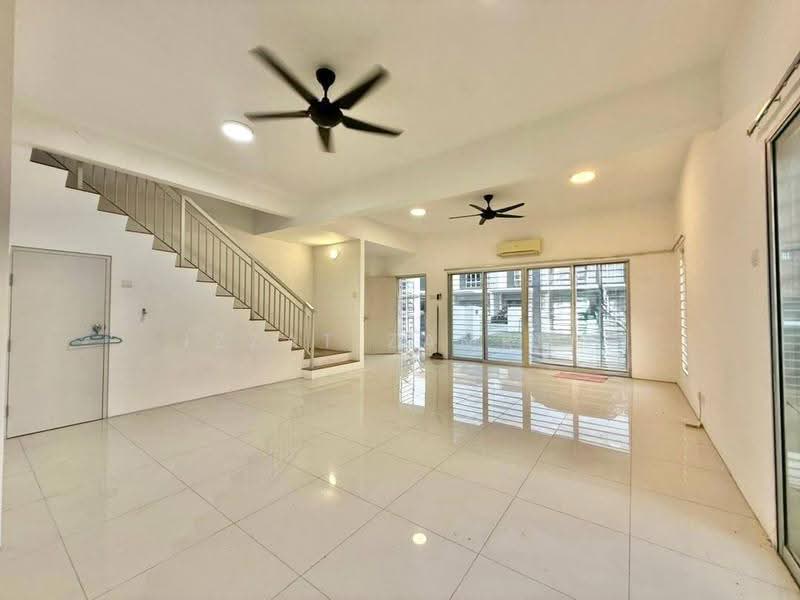 Rumah Teres 2-Tingkat untuk Dijual di Cybersouth (Dengkil) - Izzat Zamros - PropertyGuru.com.my