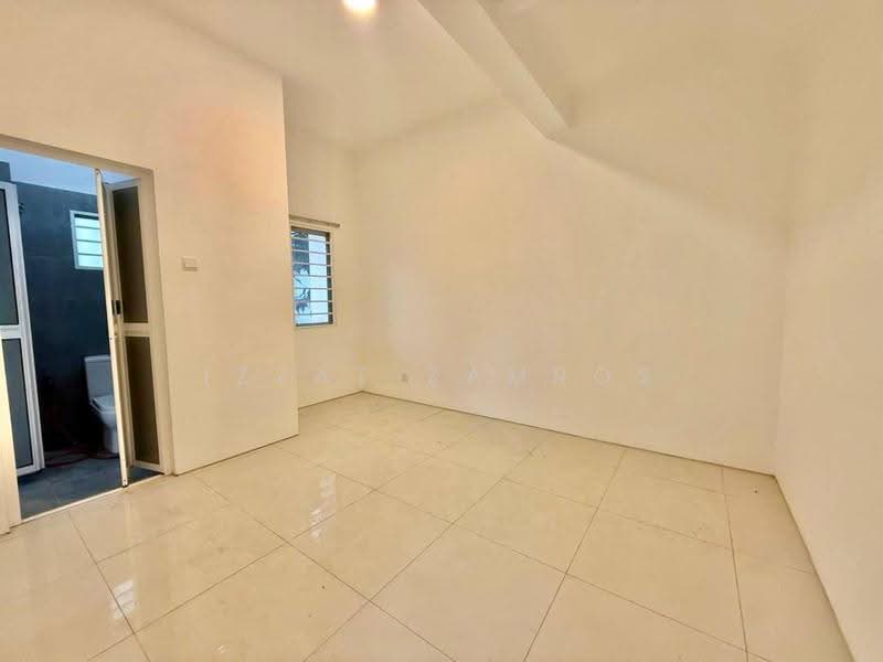 Rumah Teres 2-Tingkat untuk Dijual di Dengkil (Selangor) - Izzat Zamros - PropertyGuru.com.my