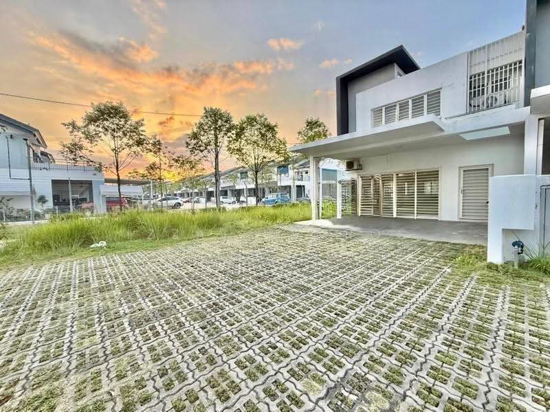 Rumah Teres 2-Tingkat untuk Dijual di Dengkil (Selangor) - Izzat Zamros - PropertyGuru.com.my