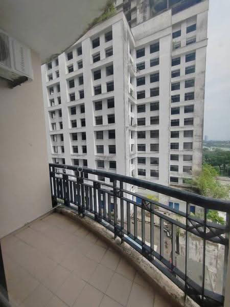 Pangsapuri untuk Dijual di Larkin Utama (Menara Metro Larkin) - Zoey Lee - Balcony - PropertyGuru.com.my