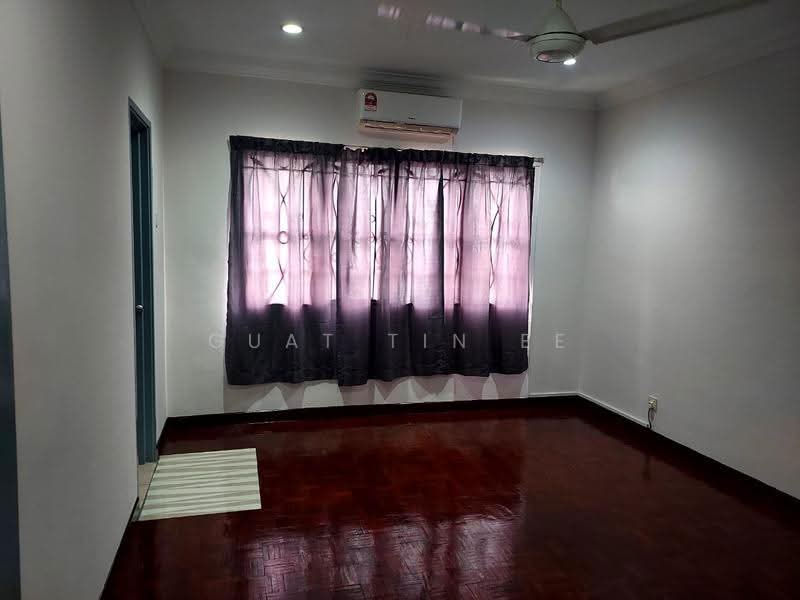 Rumah Teres 2-Tingkat untuk Disewa di Putra Heights (Subang Jaya) - Guat Tin Ee - 1st Bedroom - PropertyGuru.com.my