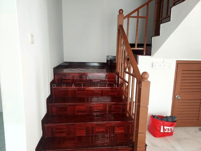 Rumah Teres 2-Tingkat untuk Disewa di Putra Heights (Subang Jaya) - Guat Tin Ee - Staircase - PropertyGuru.com.my