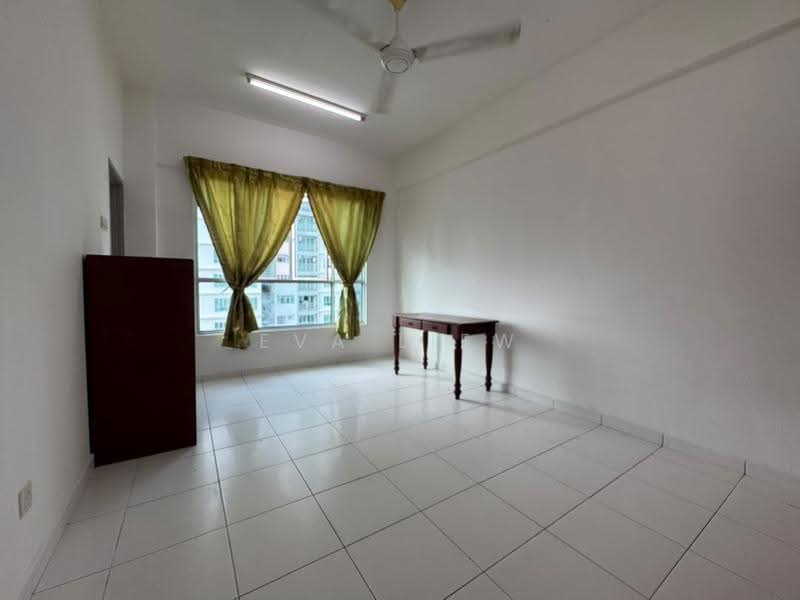 Kondominium untuk Dijual di The Golden Triangle Condominium - Eva Liew - Living Room - PropertyGuru.com.my