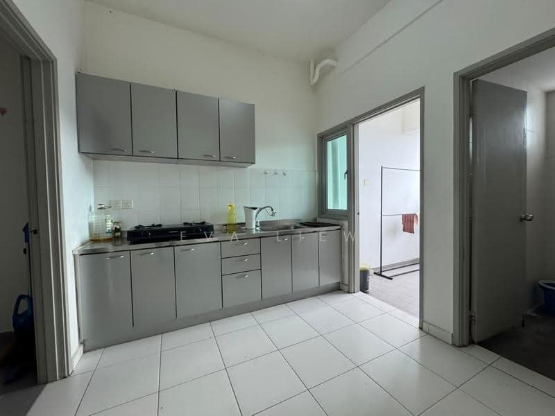 Kondominium untuk Dijual di The Golden Triangle Condominium - Eva Liew - Kitchen - PropertyGuru.com.my