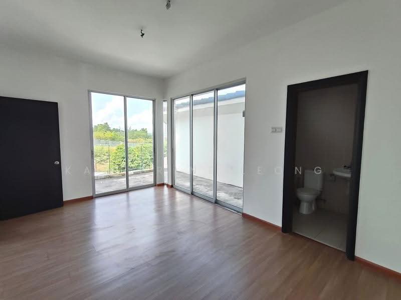 Rumah Teres 2.5-Tingkat untuk Dijual di Bandar Country Homes (Rawang) - Katherine Leong - Living Room - PropertyGuru.com.my