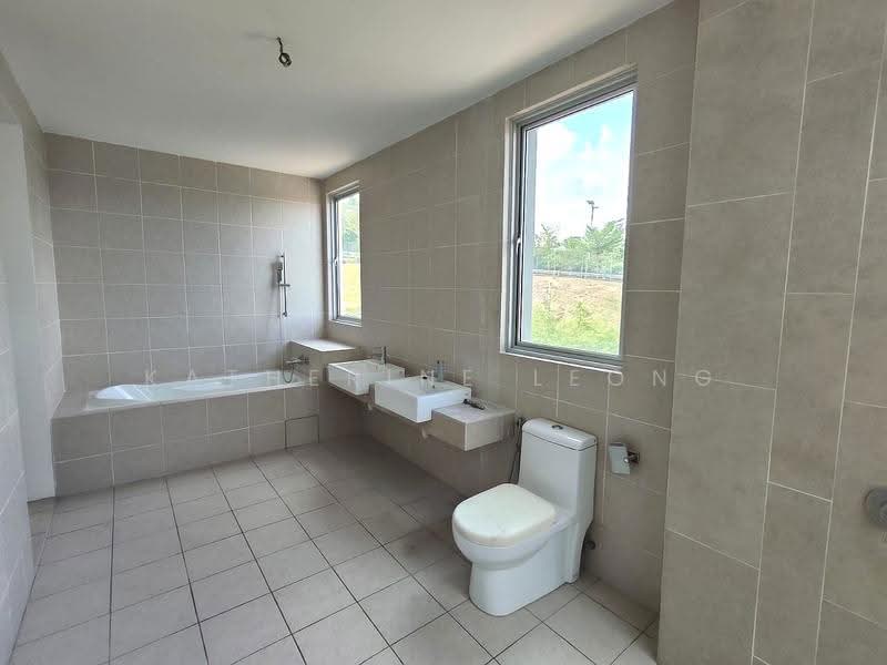 Rumah Teres 2.5-Tingkat untuk Dijual di Bandar Country Homes (Rawang) - Katherine Leong - Bathroom - PropertyGuru.com.my