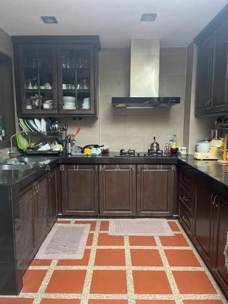 Terraced House for Sale in Bandar Kinrara Seksyen 9 (Bandar Kinrara) - Abu Mansur - Kitchen - PropertyGuru.com.my