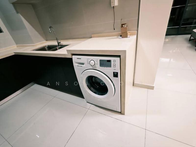 Condominium for Rent at Kings Bay @ Country Garden Danga Bay - Anson Chong - Kitchen - PropertyGuru.com.my