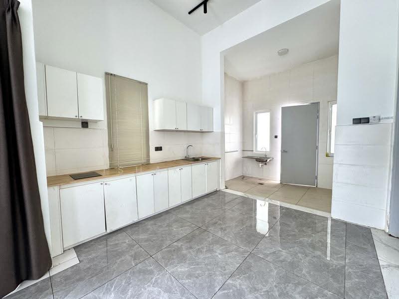 Semi-Detached House for Sale in Bandar Bukit Raja (Klang) - Ishak Ramli - Kitchen - PropertyGuru.com.my