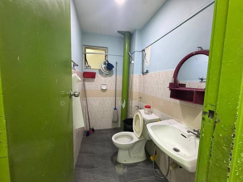 Pangsapuri untuk Dijual di Sri Kenari Apartment - Desmond Lee - Bathroom - PropertyGuru.com.my