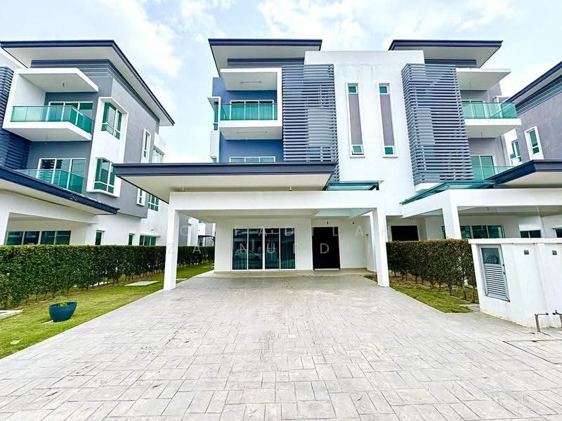 Semi-Detached House for Sale in Bandar Bukit Raja (Klang) - NORFADILAH ZAINUDDIN - Exterior - PropertyGuru.com.my