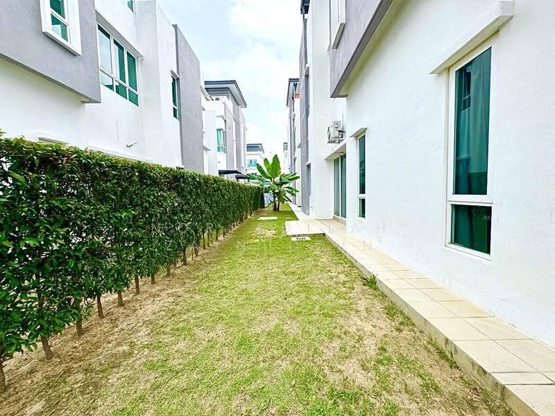 Semi-Detached House for Sale in Bandar Bukit Raja (Klang) - NORFADILAH ZAINUDDIN - Exterior - PropertyGuru.com.my