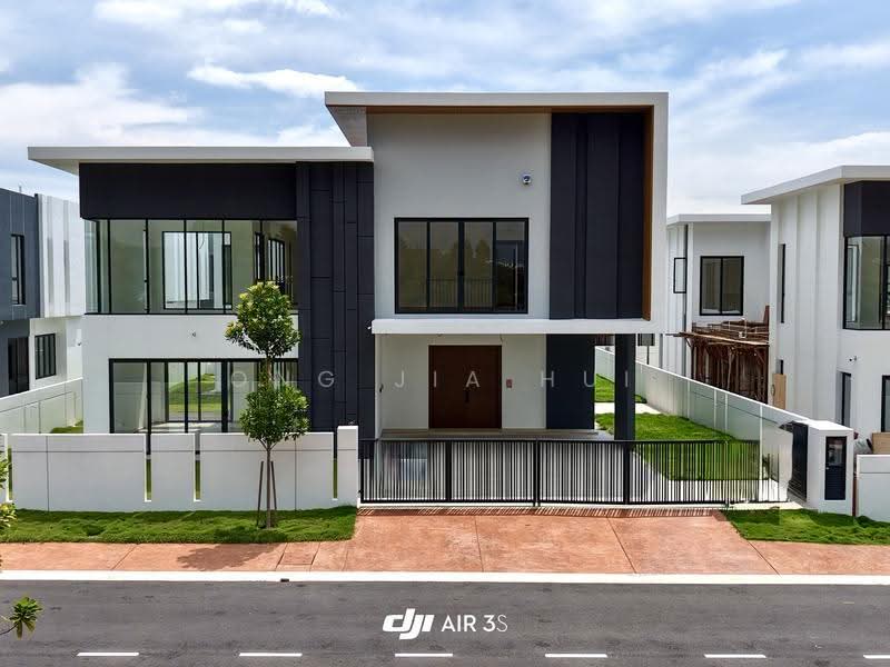 Bungalow House untuk Dijual di Seremban 2 (Seremban) - Ong Jia Hui - Exterior - PropertyGuru.com.my