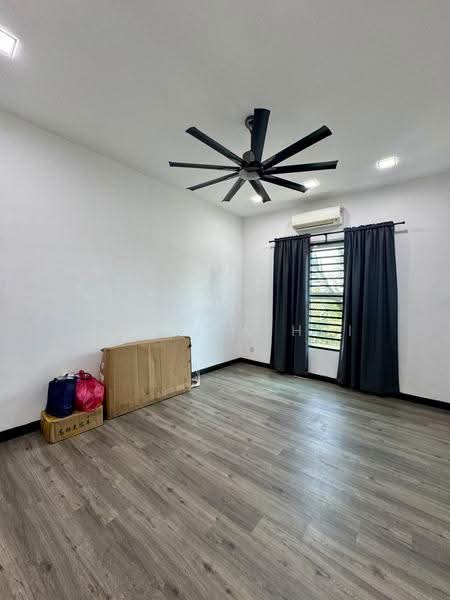 Bungalow House untuk Dijual di Dataran Segar, Lukut, Jalan Besar (Port Dickson) - Ong Jia Hui - PropertyGuru.com.my