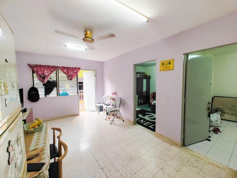 Flat for Sale at Pangsapuri SS8 Kelana Jaya - Haziq Bohari - Living Room - PropertyGuru.com.my
