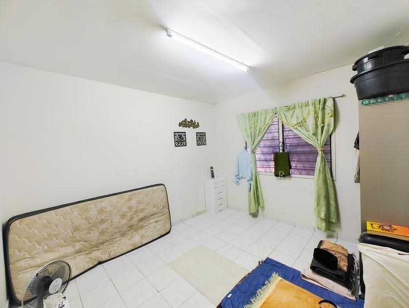 Flat for Sale at Pangsapuri SS8 Kelana Jaya - Haziq Bohari - Bedroom - PropertyGuru.com.my