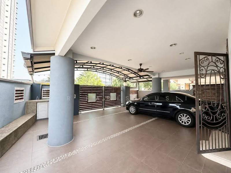 Rumah Teres 2-Tingkat untuk Dijual di Bandar Seri Alam (Masai) - Amir Faris Rusli - Car Park - PropertyGuru.com.my