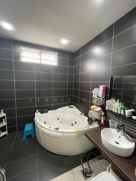 2-storey Terraced House for Sale in Taman Pelangi (Johor Bahru) - Jennie Ooi - Bathroom - PropertyGuru.com.my