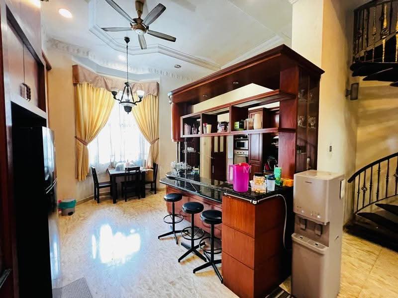 Bungalow House untuk Dijual di Taman Cheras Jaya (Cheras) - Wan Hilmi - Kitchen - PropertyGuru.com.my