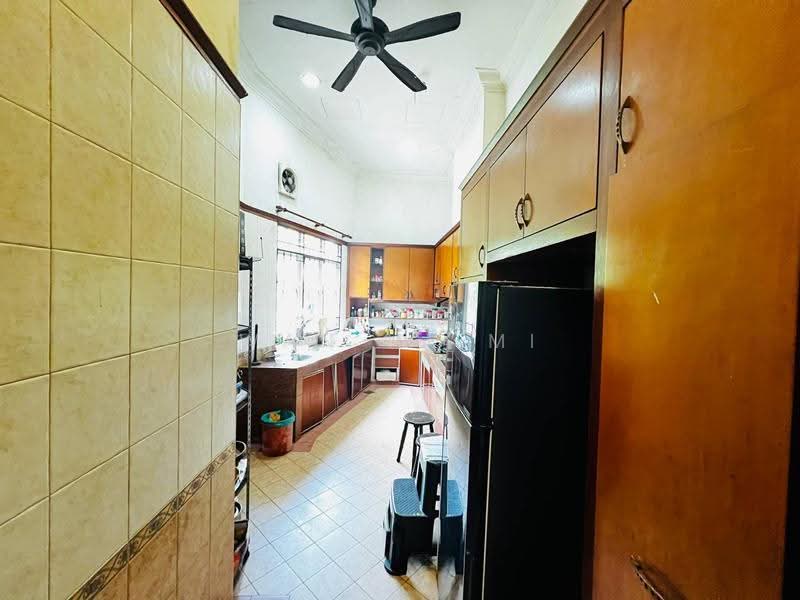Bungalow House untuk Dijual di Taman Cheras Jaya (Cheras) - Wan Hilmi - Kitchen - PropertyGuru.com.my