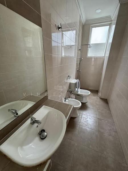 Rumah Teres untuk Dijual di Shah Alam (Selangor) - Vincent Tan - Bathroom - PropertyGuru.com.my