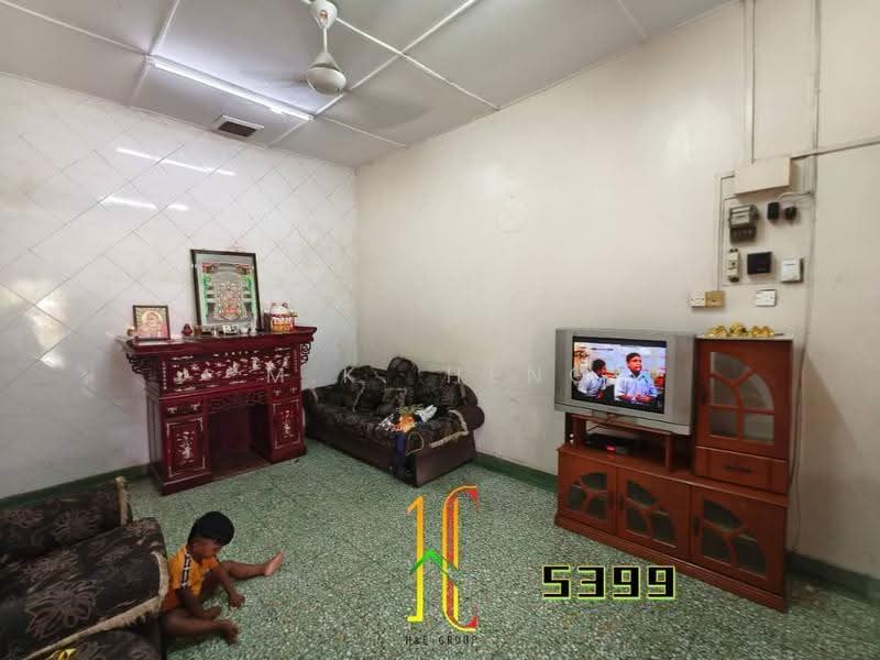 1-storey Terraced House for Sale in South Port (Pelabuhan Selatan) (Port Klang (Pelabuhan Klang)) - M.K. Heng - Living Room - PropertyGuru.com.my