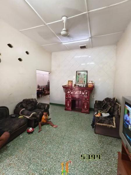 1-storey Terraced House for Sale in South Port (Pelabuhan Selatan) (Port Klang (Pelabuhan Klang)) - M.K. Heng - Living Room - PropertyGuru.com.my