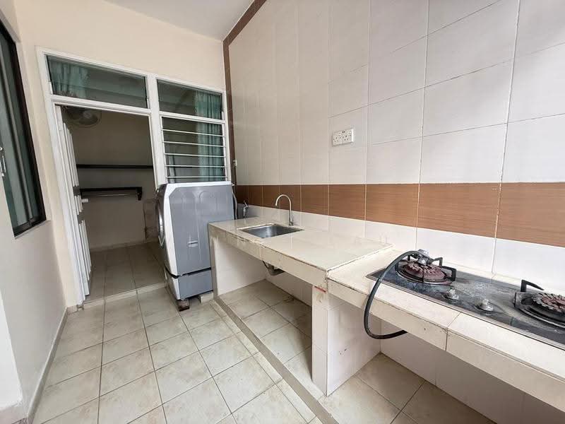 Rumah Kluster untuk Disewa di Taman Mount Austin (Tebrau) - Winnie Lau - Kitchen - PropertyGuru.com.my