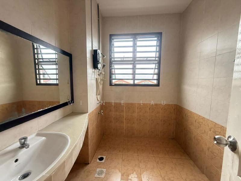Rumah Kluster untuk Disewa di Taman Mount Austin (Tebrau) - Winnie Lau - Bathroom - PropertyGuru.com.my
