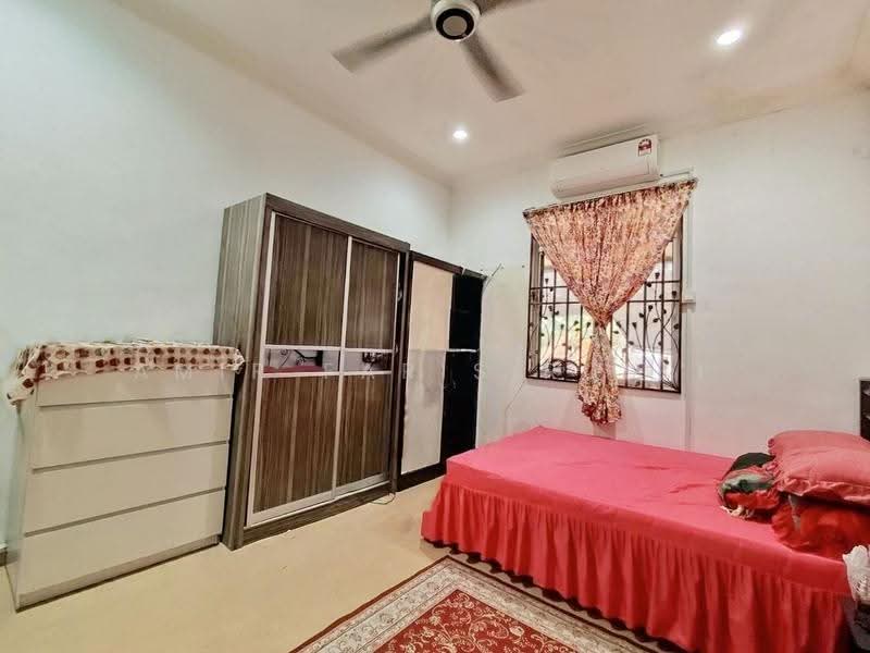 Rumah Teres 1-Tingkat untuk Dijual di Taman Bukit Tiram (Ulu Tiram) - Amir Faris Rusli - Bedroom - PropertyGuru.com.my
