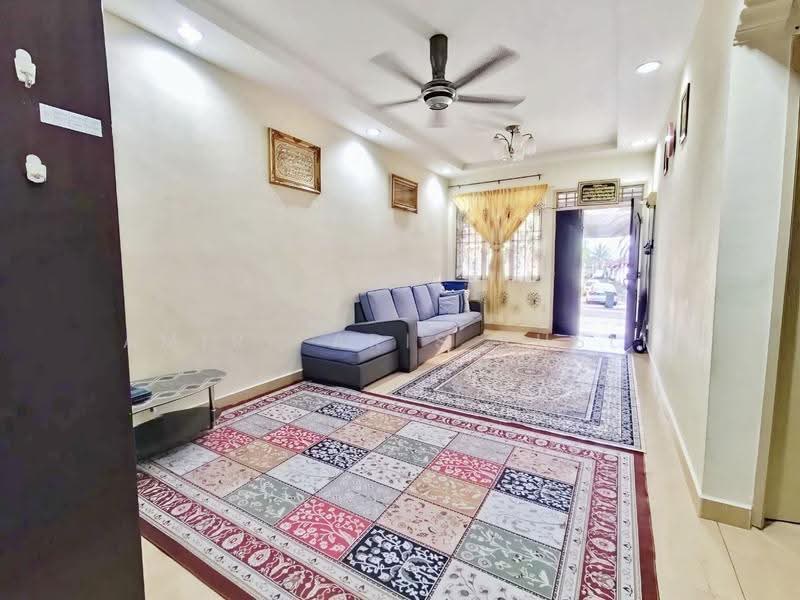 Rumah Teres 1-Tingkat untuk Dijual di Taman Bukit Tiram (Ulu Tiram) - Amir Faris Rusli - Living Room - PropertyGuru.com.my