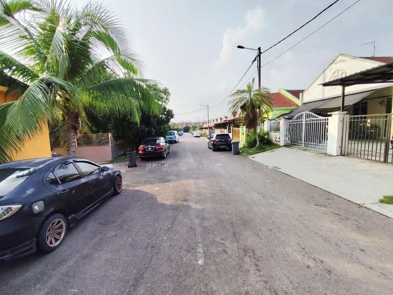 Rumah Teres 1-Tingkat untuk Dijual di Taman Bukit Tiram (Ulu Tiram) - Amir Faris Rusli - Exterior - PropertyGuru.com.my
