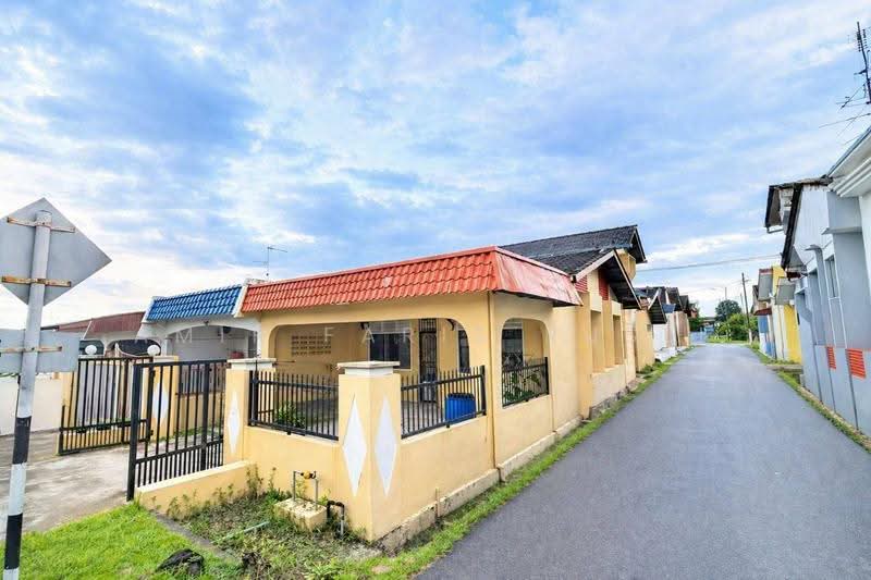 Rumah Teres 1-Tingkat untuk Dijual di Taman Ungku Tun Aminah (Skudai) - Amir Faris Rusli - Exterior - PropertyGuru.com.my