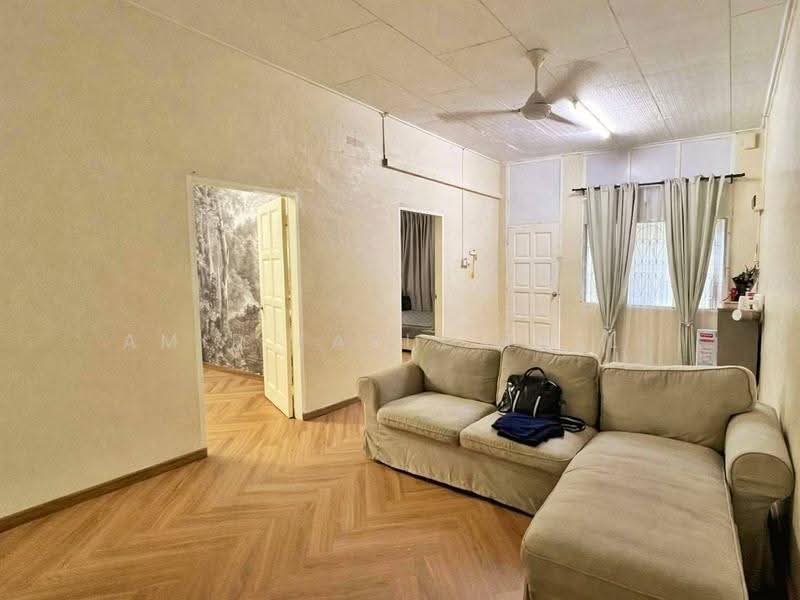Rumah Teres 1-Tingkat untuk Dijual di Taman Ungku Tun Aminah (Skudai) - Amir Faris Rusli - Living Room - PropertyGuru.com.my