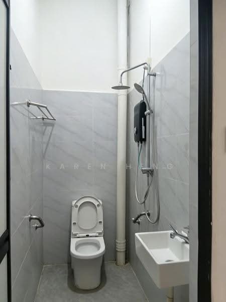 1-storey Terraced House for Sale in Taman Perling (Perling) - Karen Heng - Bathroom - PropertyGuru.com.my